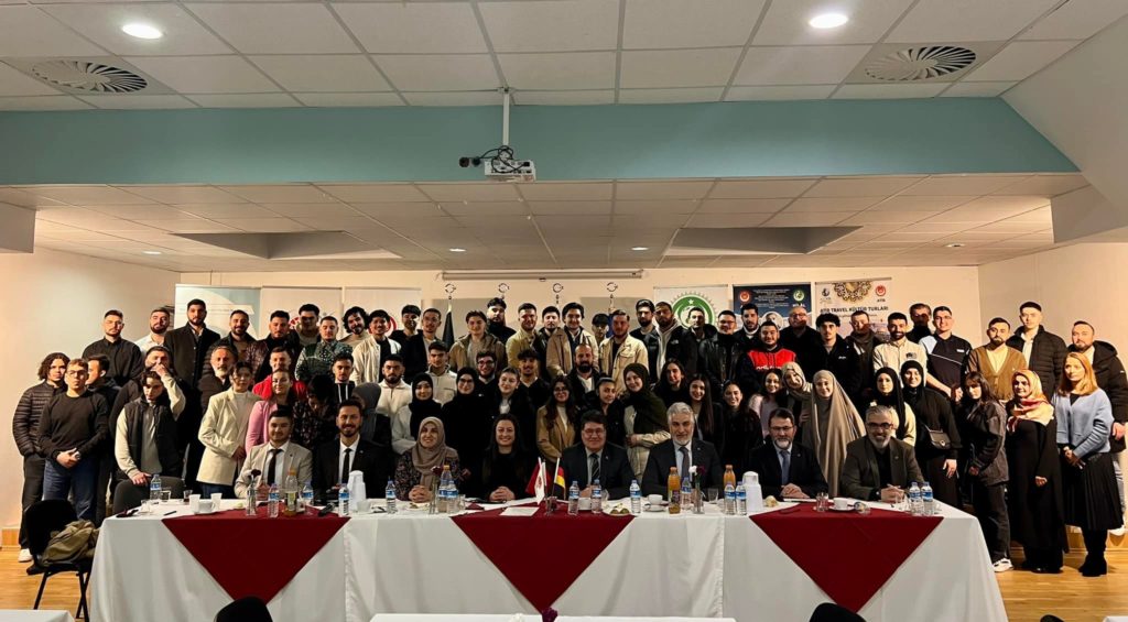 Junge Menschen trafen sich beim traditionellen ATIB Jugend-Iftar 05.04.2024 (1)