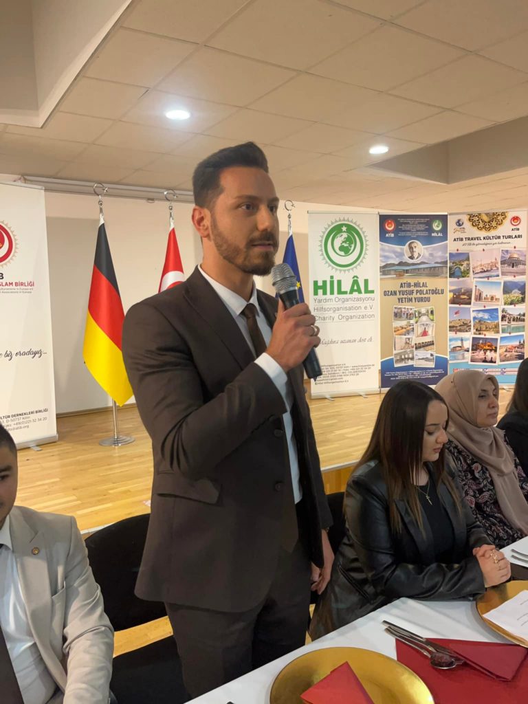 Junge Menschen trafen sich beim traditionellen ATIB Jugend-Iftar 05.04.2024 (3)