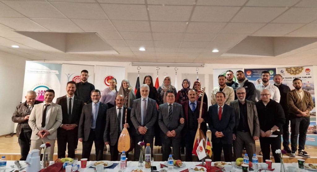 Junge Menschen trafen sich beim traditionellen ATIB Jugend-Iftar 05.04.2024 (6)